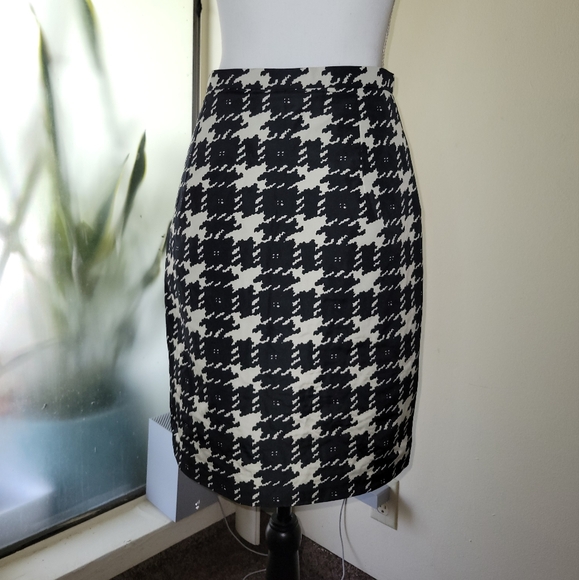 MaxMara Houndstooth Print Skirt - Picture 2 of 7